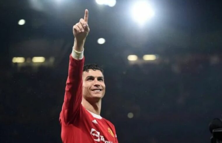 En froid avec Manchester United et à la recherche d’un nouveau club, Cristiano Ronaldo aurait proposé ses services au Real Madrid selon la presse espagnole