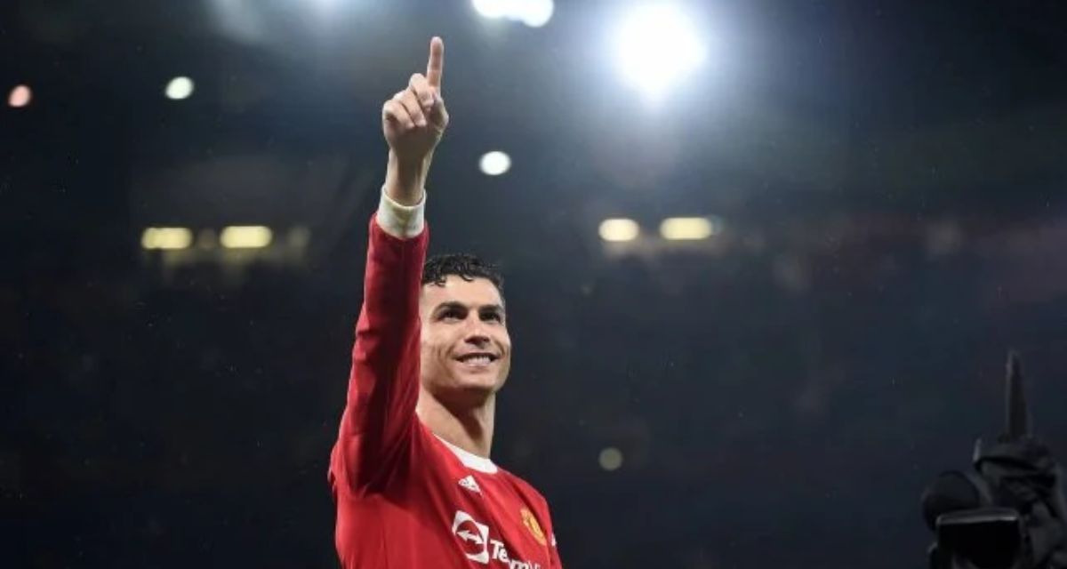 En froid avec Manchester United et à la recherche d’un nouveau club, Cristiano Ronaldo aurait proposé ses services au Real Madrid selon la presse espagnole